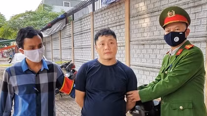 Cảnh sát 141 bắt người đàn ông vận chuyển "hàng trắng"