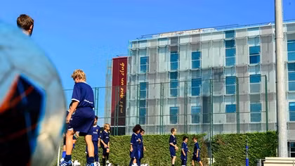 Giữa mùa COVID, Barca tìm đường “thoát thân”