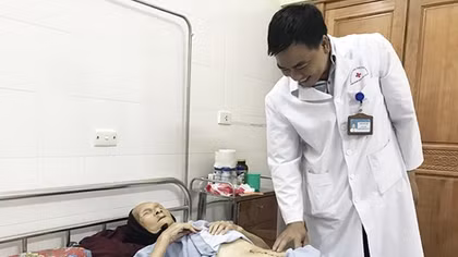 Khối u hơn 4kg trong bụng cụ bà 101 tuổi