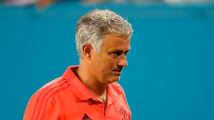 Man Utd sa thải Mourinho: Mối lương duyên rạn nứt từ lúc... chưa bắt đầu