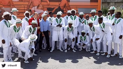 Tuyển Nigeria trang phục cực chất trong ngày đến Nga