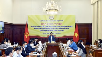Tăng cường hỗ trợ khách hàng bị ảnh hưởng do ngập mặn