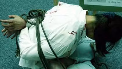 Bỏ heroin vào túi xách, ép con nợ trả tiền 