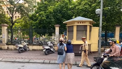 Thực hư chuyện CSGT kéo ngã 2 cô gái đi xe máy