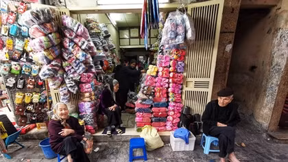 Miền Bắc tê tái trong giá lạnh, cảnh báo băng giá ở vùng núi