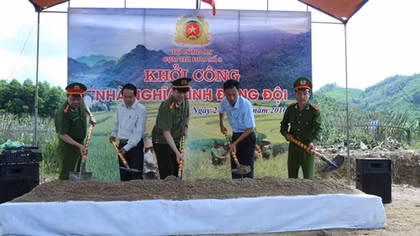 Hỗ trợ 115 triệu đồng xây nhà tình nghĩa tặng đồng đội