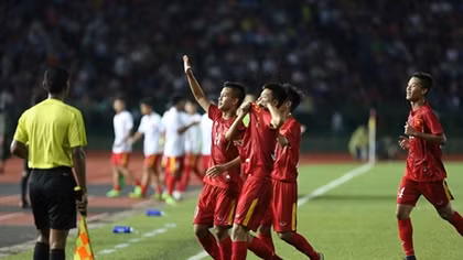Mong chiếc cúp vàng xua tan ngột ngạt...
