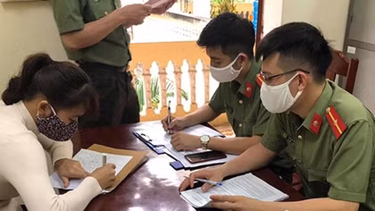  Xử phạt nhiều trường hợp tung tin sai về dịch COVID-19 lên mạng xã hội