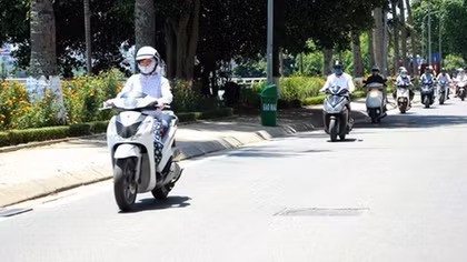 Hà Nội nóng rát người trước bão
