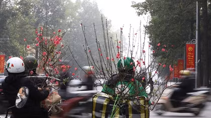 Những ngày cuối năm, người dân hối hả rời thủ đô về quê ăn Tết