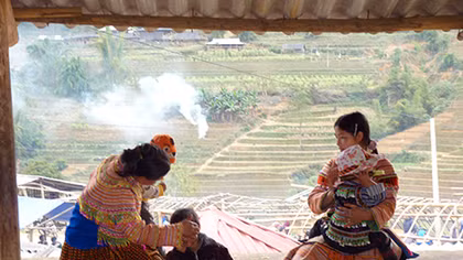 Chuyện cái "a lô" của người thiểu số