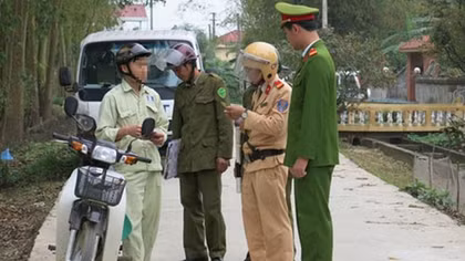 Công an xã có quyền dừng xe, xử phạt vi phạm giao thông hay không?