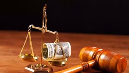 Khởi tố Phó Chánh án huyện "giúp” bạn làm giả quyết định ly hôn