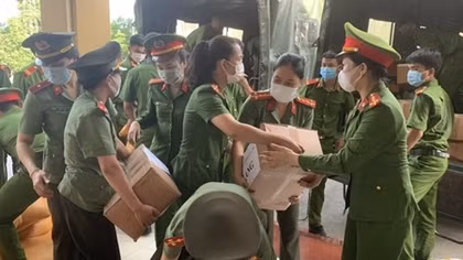 Công an Quảng Trị hỗ trợ người dân TP Hồ Chí Minh nhu yếu phẩm