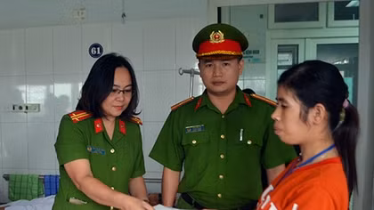 Đến tận giường bệnh làm CMND cho bệnh nhân