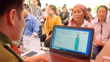Chuyện dùng “nội ngữ” trong cấp thẻ CCCD ở Pác Nặm