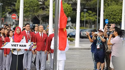 Khoảnh khắc quốc kỳ Việt Nam tung bay tại SEA Games 29