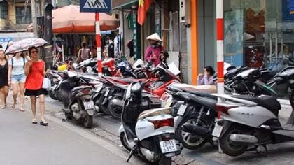 Lại "tái chiếm" vỉa hè ở phố cổ Hà Nội