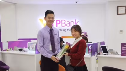 Nhiều chị em bất ngờ với quà tặng 8-3 từ TP Bank