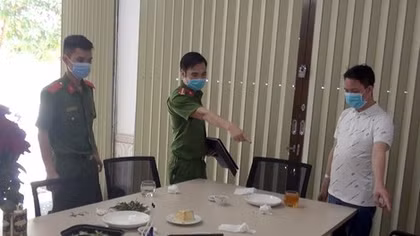 Điều tra cái chết bất thường của Chi cục trưởng Thi hành án và chủ tiệm vàng