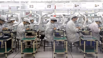 Giữa dịch COVID-19, công nhân của FoxConn bất ngờ tử vong