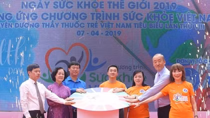 Hưởng ứng Chương trình Sức khỏe Việt Nam và tuyên dương Thầy thuốc trẻ tiêu biểu 