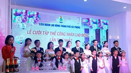 Đám cưới tập thể 5 cặp đôi công nhân Hải Phòng