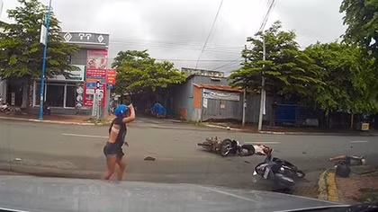 Hai xe máy phóng nhanh, đâm trực diện khiến 1 người bị thương