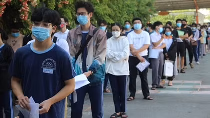Dừng gấp 1 điểm thi ở Bắc Giang vì ca nghi nhiễm COVID-19