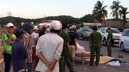 Ôtô tải va xe máy, 3 người thương vong