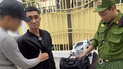 Khống chế hai đối tượng mang ma túy lao xe máy vào Cảnh sát 141