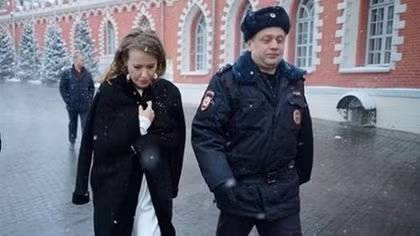 Sự "hụt hơi" của nữ ứng viên Tổng thống Ksenia Sobchak