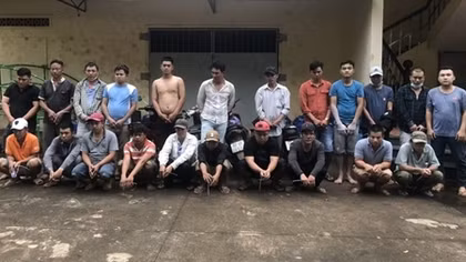 Bắt 22 con bạc tại trường gà giữa vườn điều 