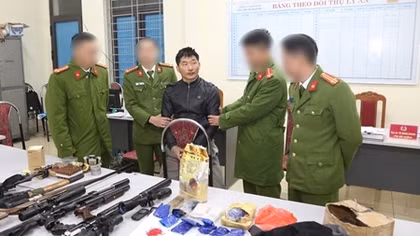 Bắt đối tượng tàng trữ ma túy, thu giữ nhiều vũ khí 