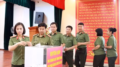 Học viện Chính trị CAND quyên góp ủng hộ đồng bào miền Trung