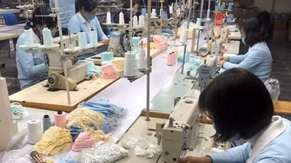 Các doanh nghiệp sản xuất khẩu trang mở rộng quy mô sản xuất