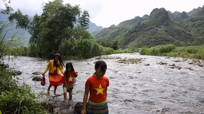 Đi cũng khổ, ở không xong