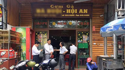 Đình chỉ quán cơm ở Đà Nẵng nghi khiến 17 du khách bị ngộ độc