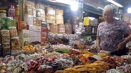 Kiểm soát thị trường bánh kẹo Tết
