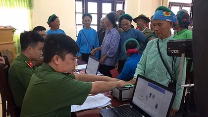 Trực tiếp đến các thôn, bản cấp căn cước công dân miễn phí cho người dân