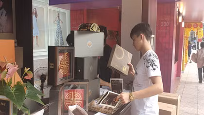 Người tiêu dùng vẫn lo nơm nớp về chất lượng bánh Trung thu