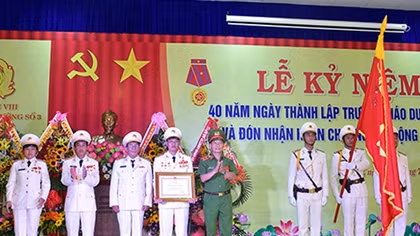 Trường Giáo dưỡng số 3 vinh dự đón nhận Huân chương Lao động hạng Ba