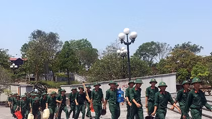 Tên các chị, các anh đã thành tên đất nước!