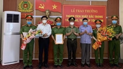 Bộ trưởng Bộ Công an khen thưởng nhiều đơn vị Công an Quảng Bình