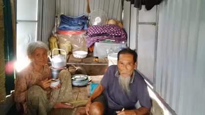 Rớt nước mắt nghe chuyện tình già ven sông Cửa Tiền