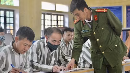 Nặng tình con chữ ở Hồng Ca