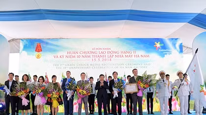 FrieslandCampina Hà Nam nhận huân chương lao động hạng nhì