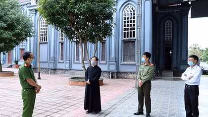 Hà Tĩnh kiên quyết xử lý việc tổ chức hành lễ đông người