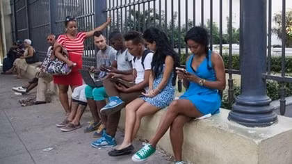 Kết nối internet 3G đến với người dân Cuba