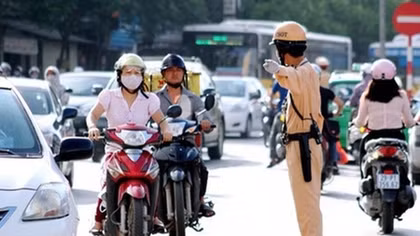Đẩy mạnh thu phạt vi phạm giao thông, nộp lệ phí trước bạ qua mạng 